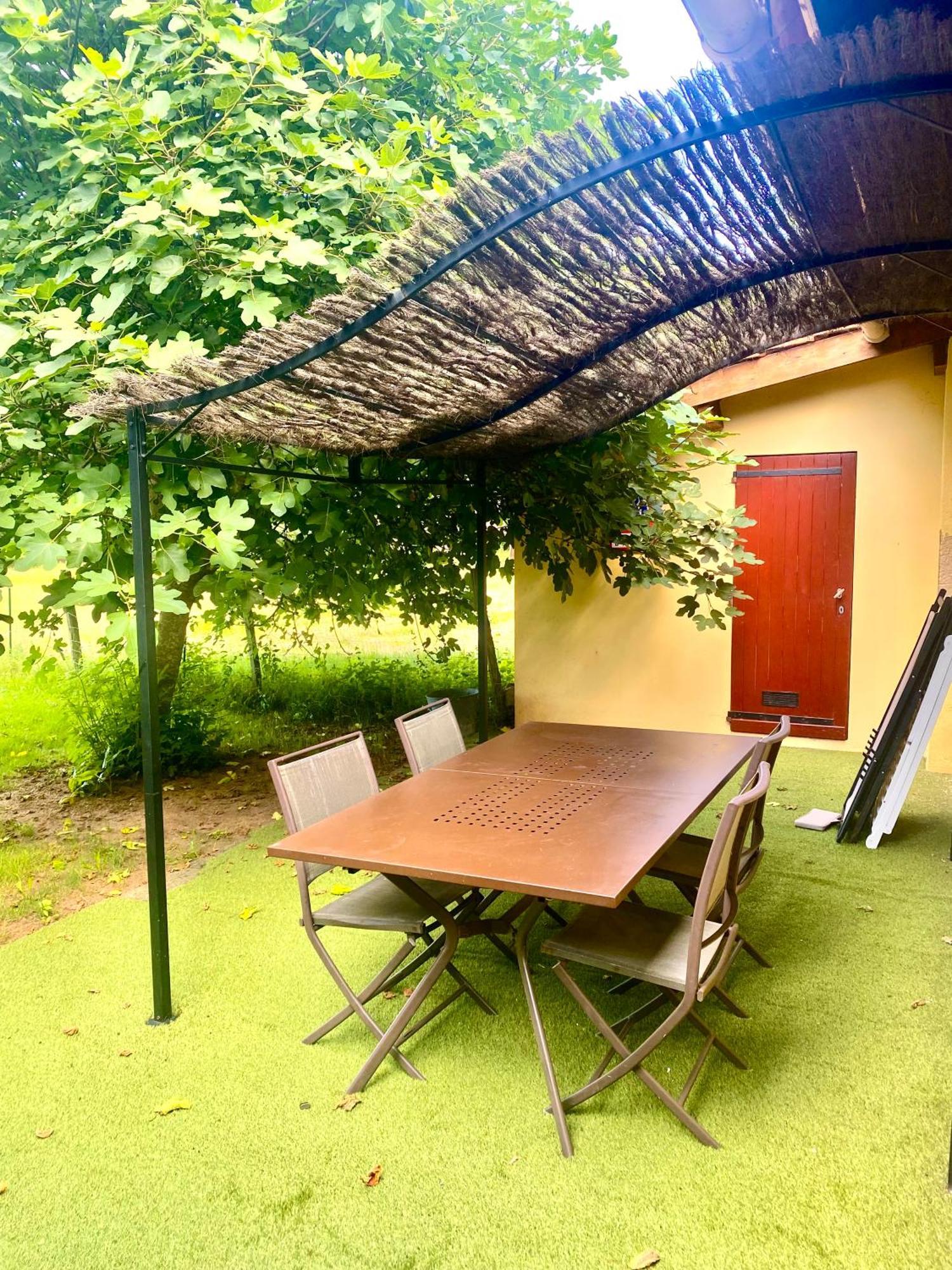 Camping La Ferme De Perdigat Limeuil Екстериор снимка