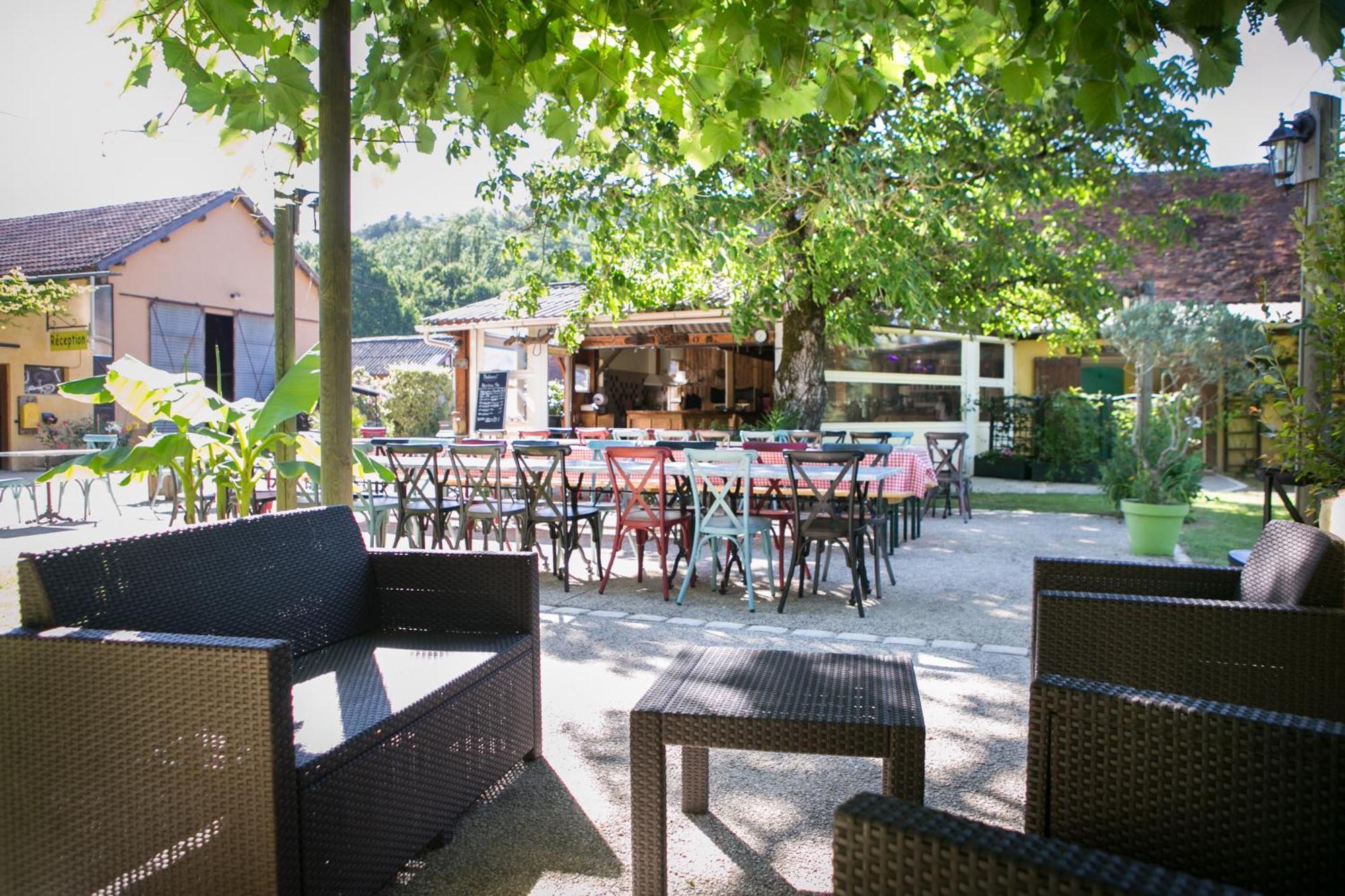 Camping La Ferme De Perdigat Limeuil Екстериор снимка