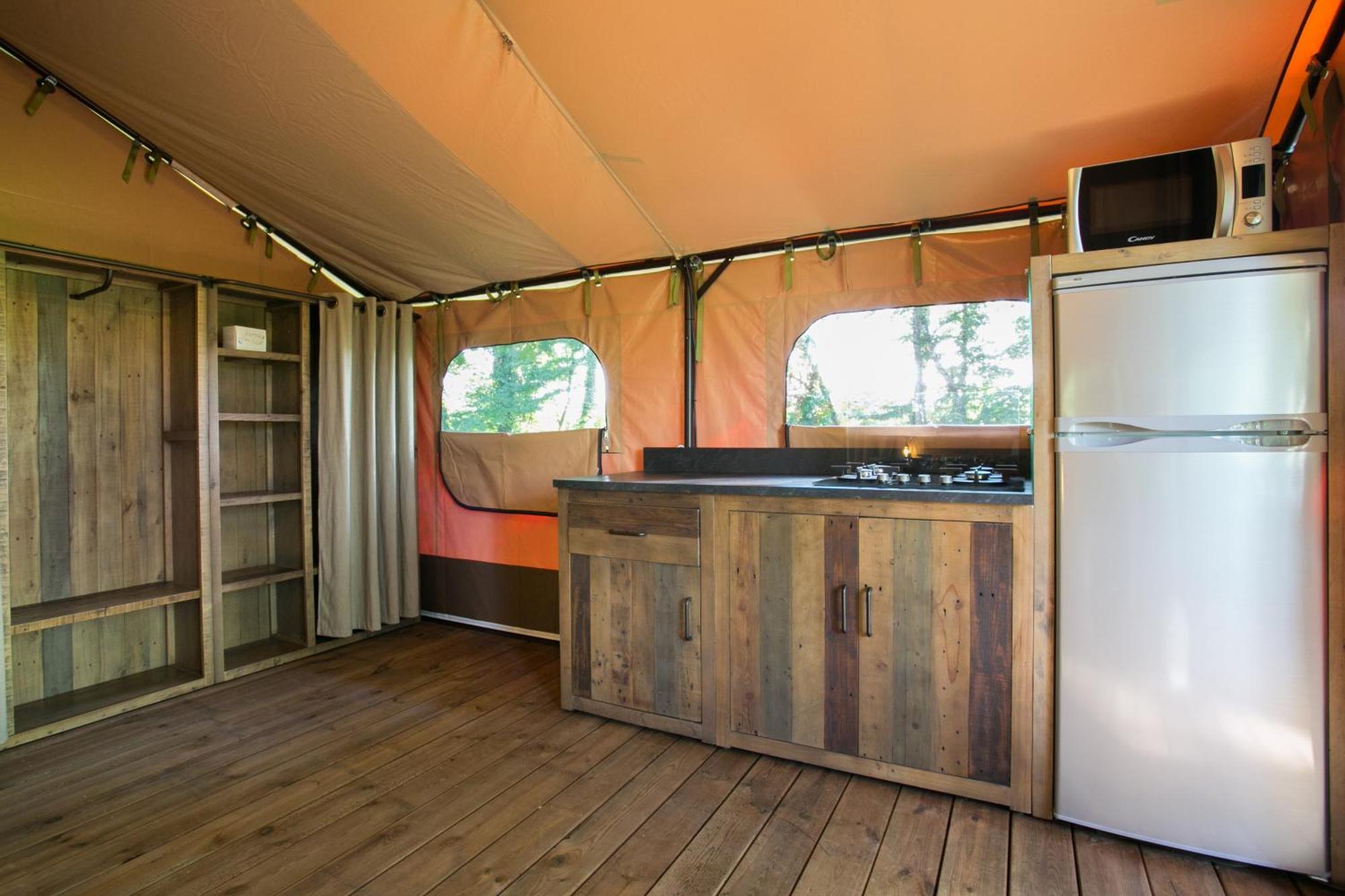 Camping La Ferme De Perdigat Limeuil Екстериор снимка