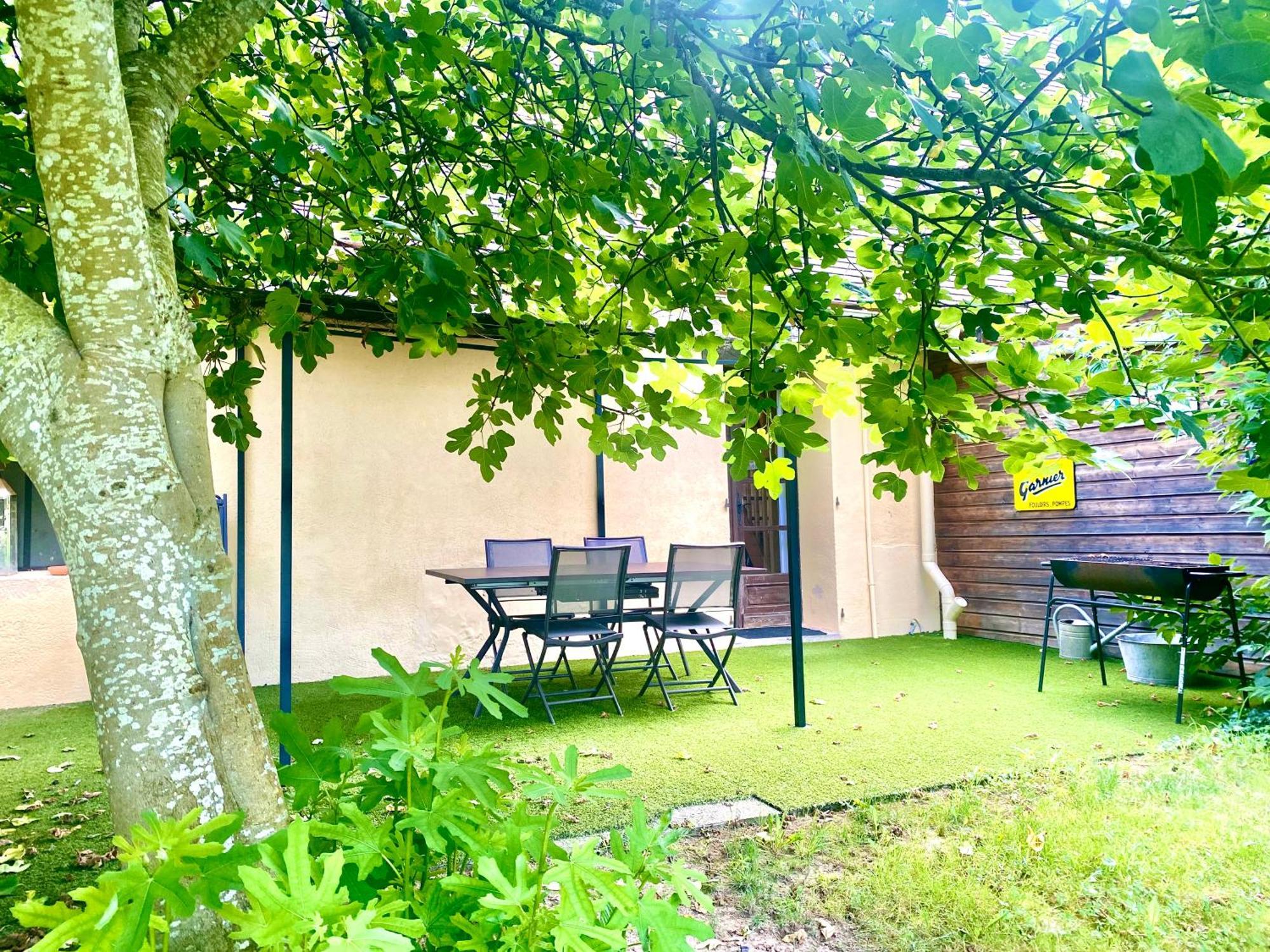 Camping La Ferme De Perdigat Limeuil Екстериор снимка